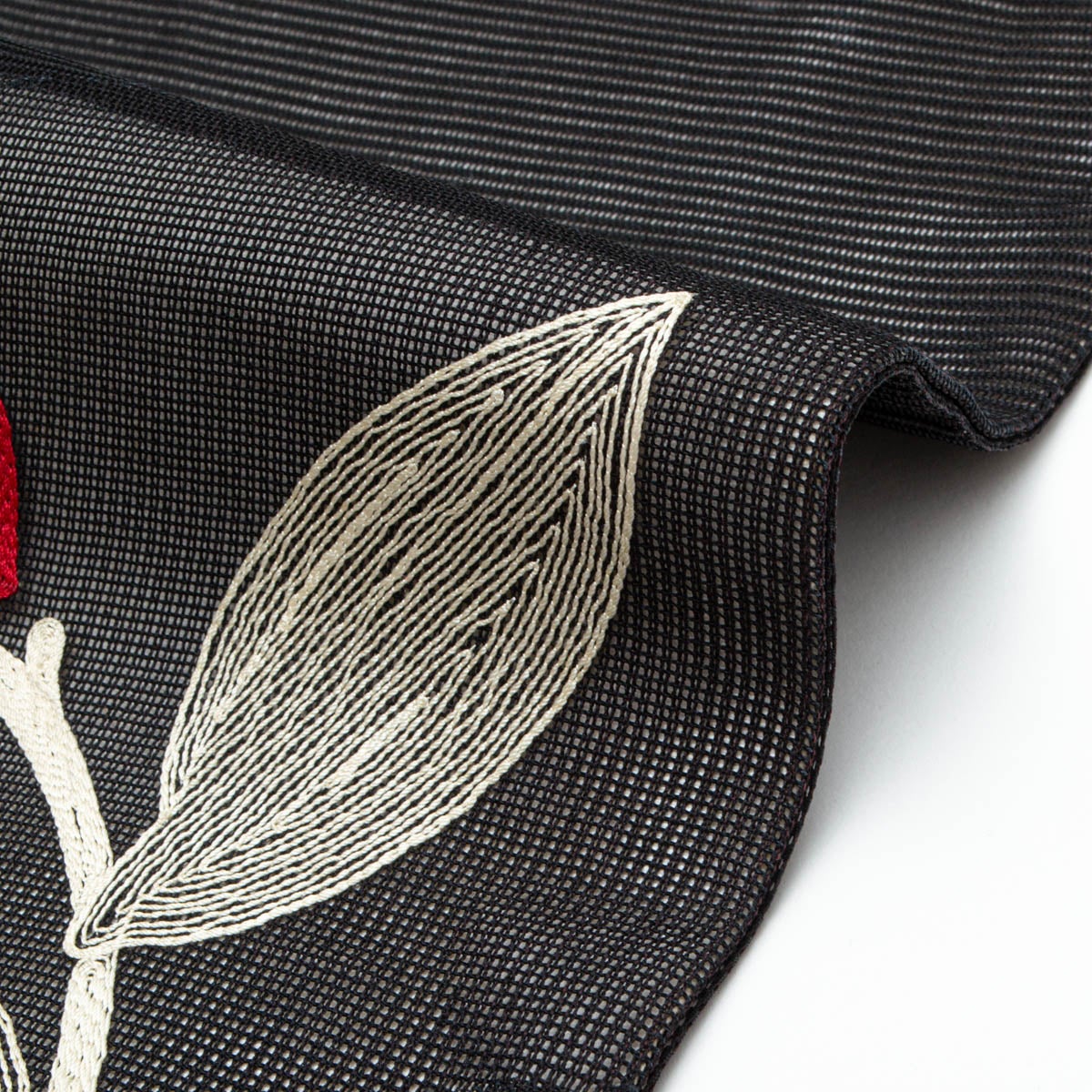 盛夏用】名古屋帯 刺繍 花文 絽 黒地 赤 銀糸入り 西陣織 正絹 九寸
