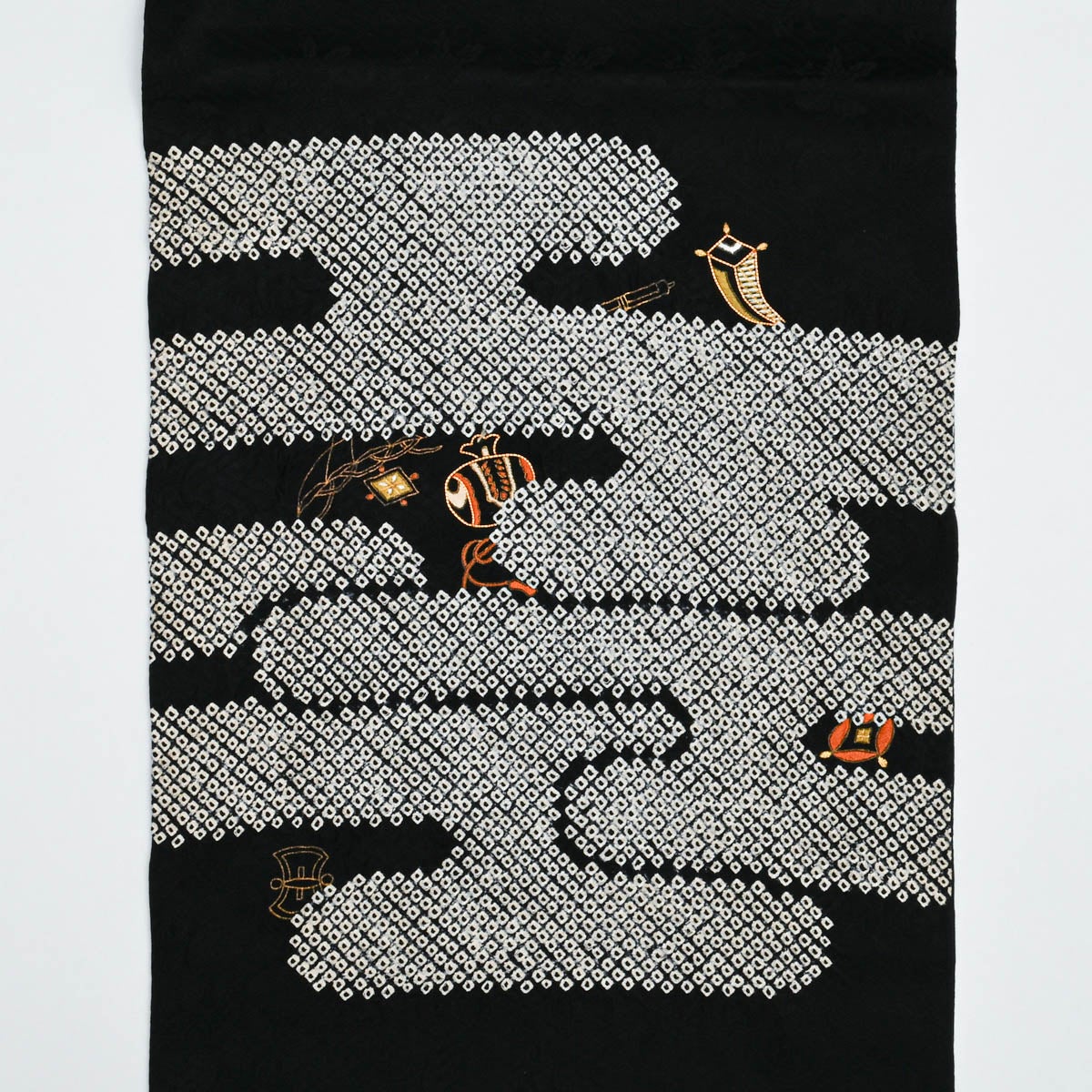 銀座きしや誂品】名古屋帯 鹿の子絞り エ霞文 宝尽し 金駒刺繍 綸子 黒