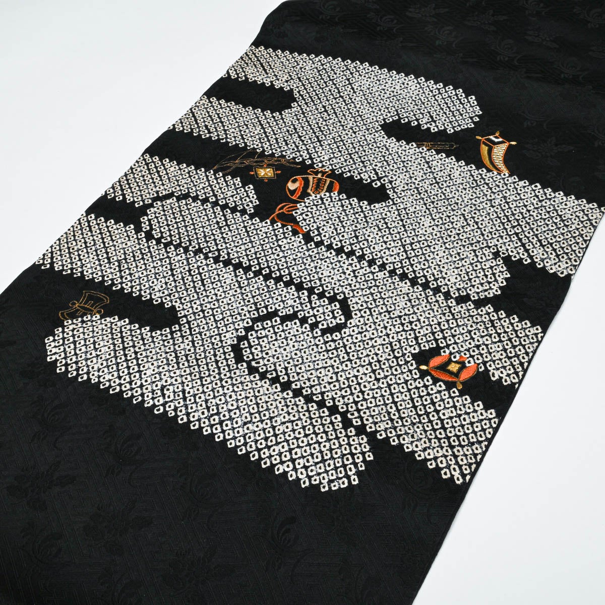 銀座きしや誂品】名古屋帯 鹿の子絞り エ霞文 宝尽し 金駒刺繍 綸子 黒