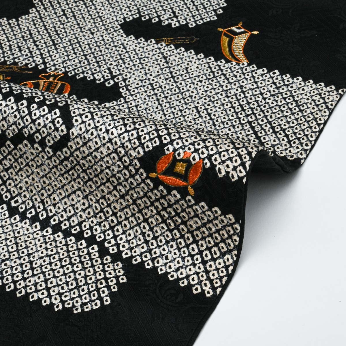 銀座きしや誂品】名古屋帯 鹿の子絞り エ霞文 宝尽し 金駒刺繍 綸子 黒