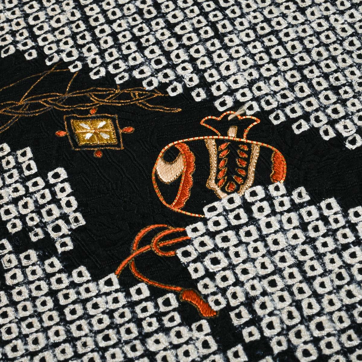 銀座きしや誂品】名古屋帯 鹿の子絞り エ霞文 宝尽し 金駒刺繍 綸子 黒